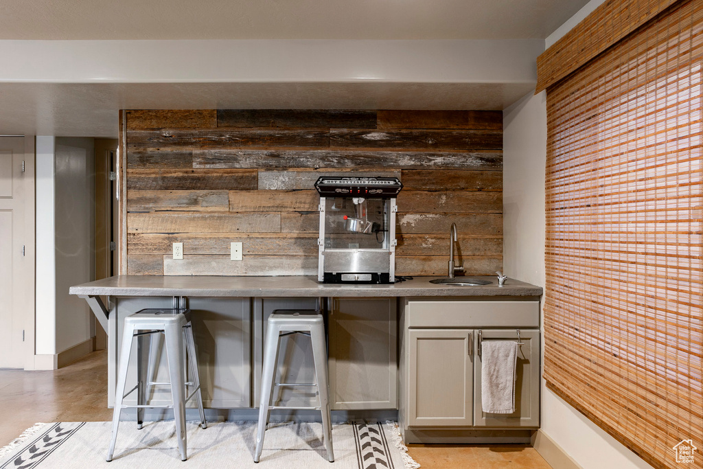 Indoor wet bar with wooden walls