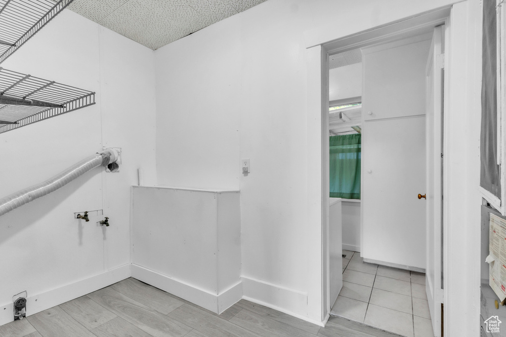 Bathroom featuring pet washing area and baseboards