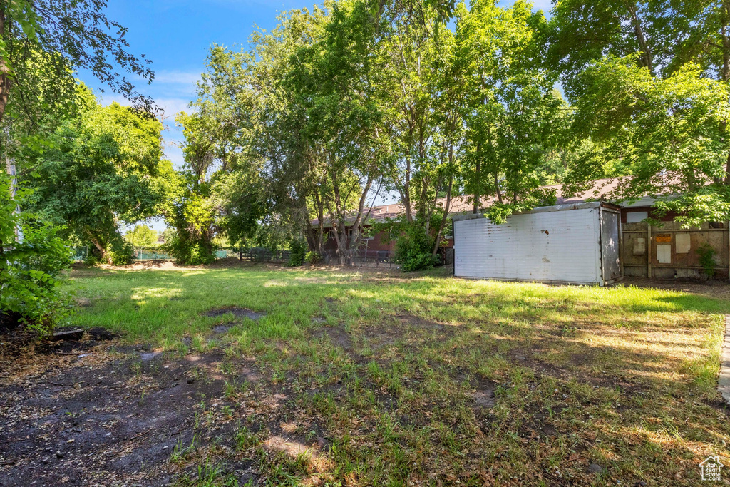 View of yard with a shed