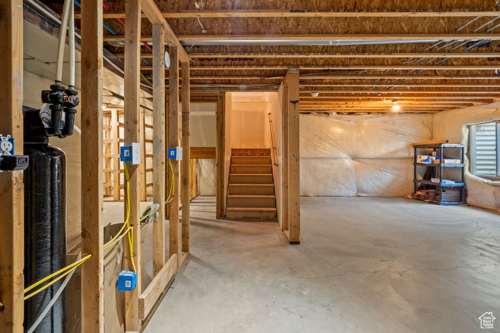 Below grade area with stairway