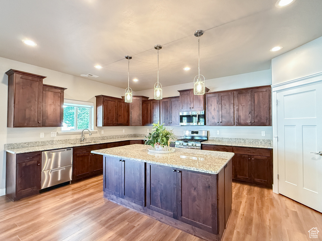 1302 E MARY LN Layton, UT 84040