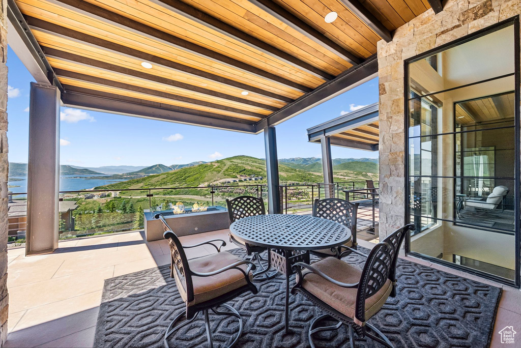 Balcony with a mountain view and outdoor dining area