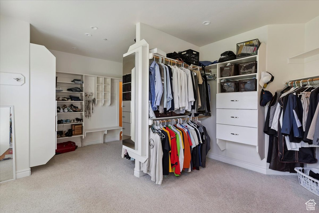 Walk in closet featuring carpet floors