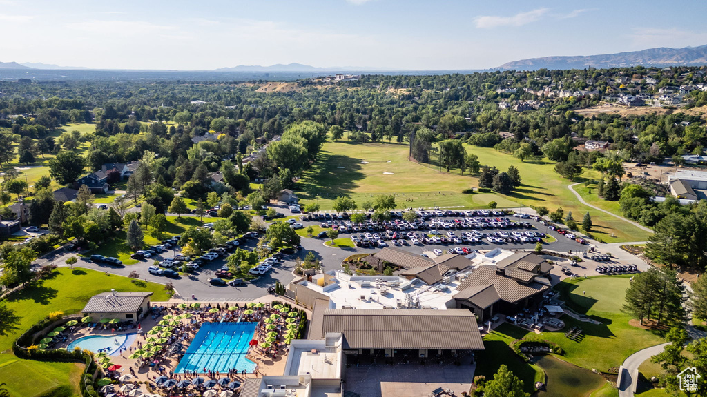 Bird\\\\\\\'s eye view of mountains and a pool