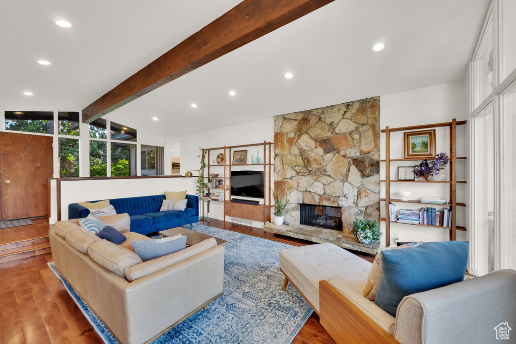 Living area featuring light wood finished floors, a fireplace, and recessed lighting