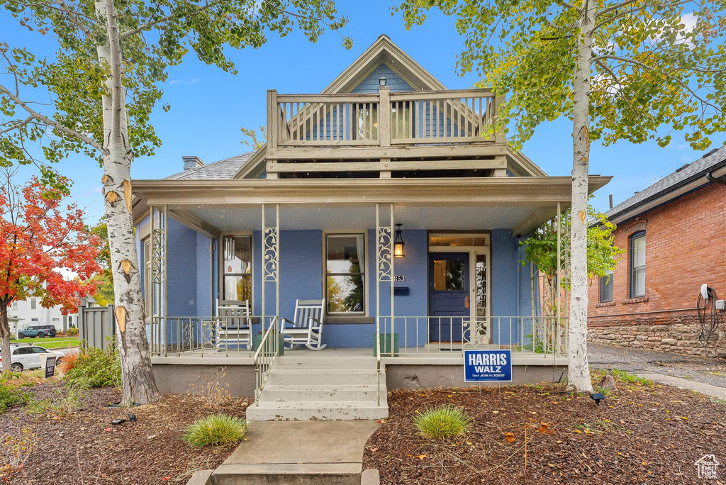 View of front of home featuring a porch