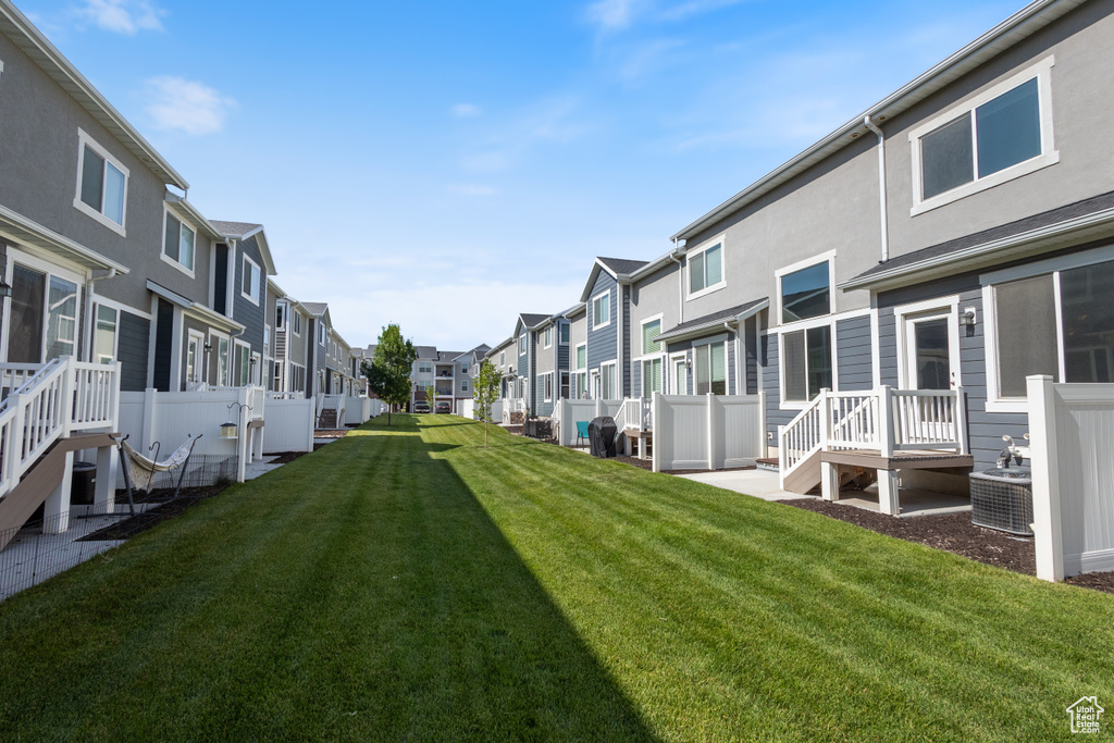View of grassy yard featuring a residential view