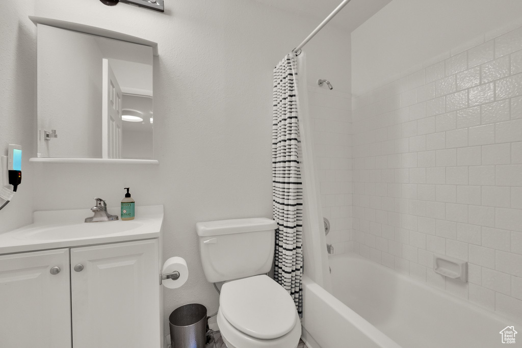 Bathroom with vanity and shower / bath combo