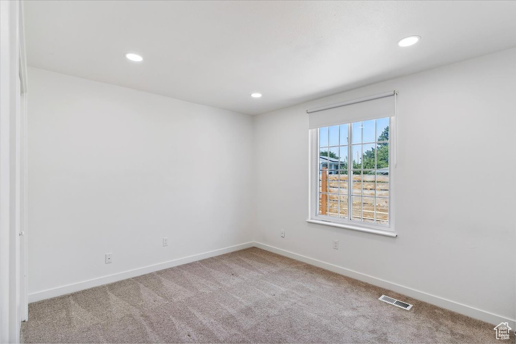 Carpeted spare room with recessed lighting