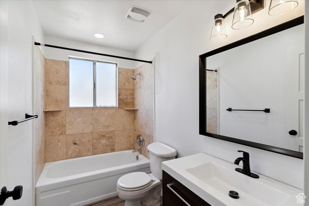 Bathroom with vanity and bathtub / shower combination