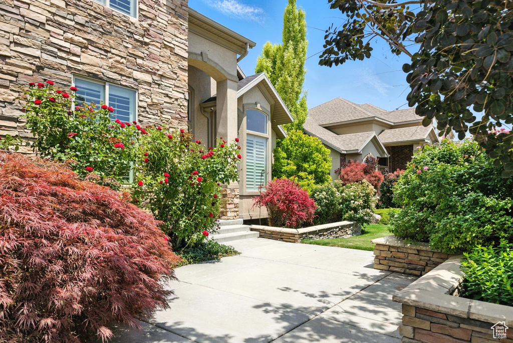3072 W CURRENT CREEK DR South Jordan, UT 84095