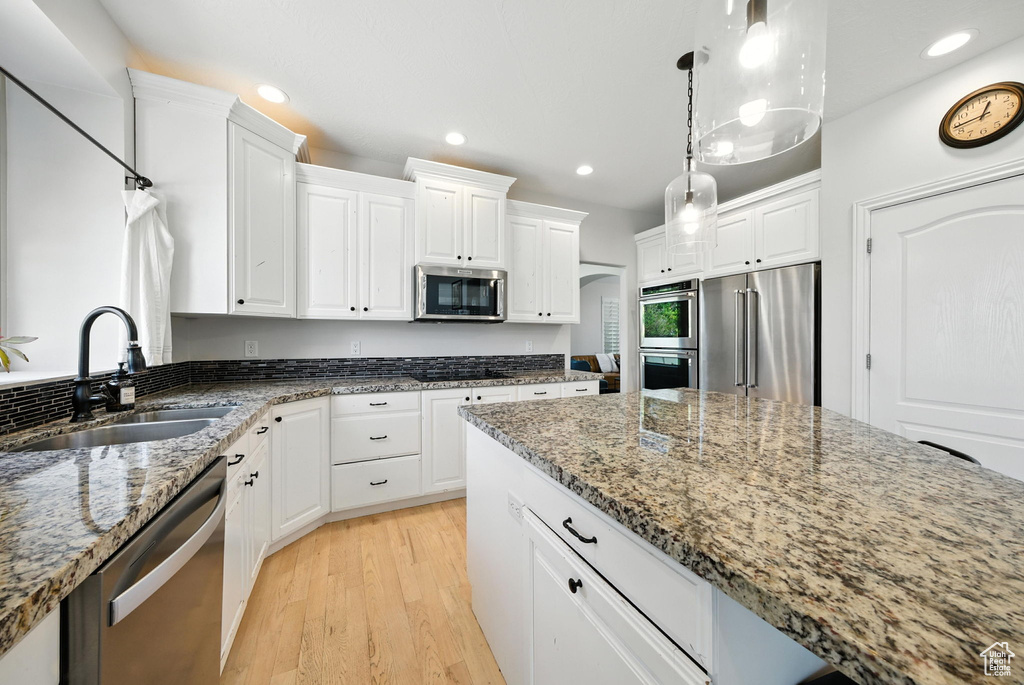 3072 W CURRENT CREEK DR South Jordan, UT 84095