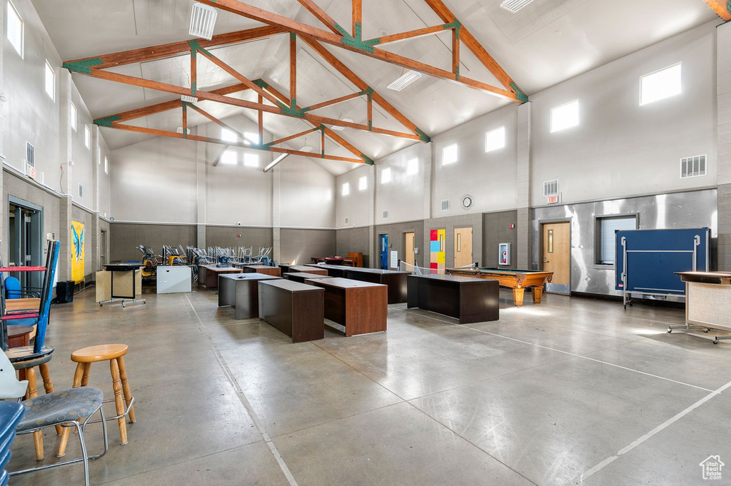 Building lobby with a high ceiling