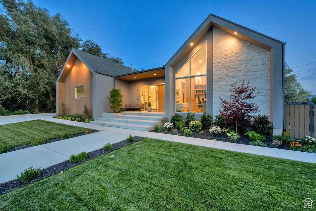 View of front of house featuring a front lawn