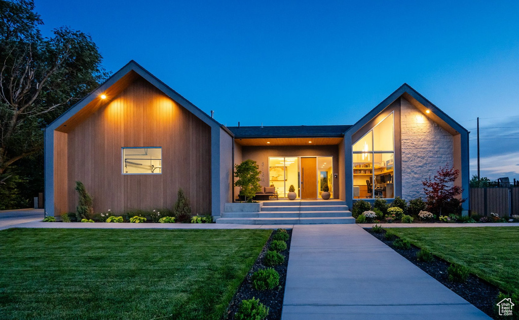 View of front of house featuring a front yard
