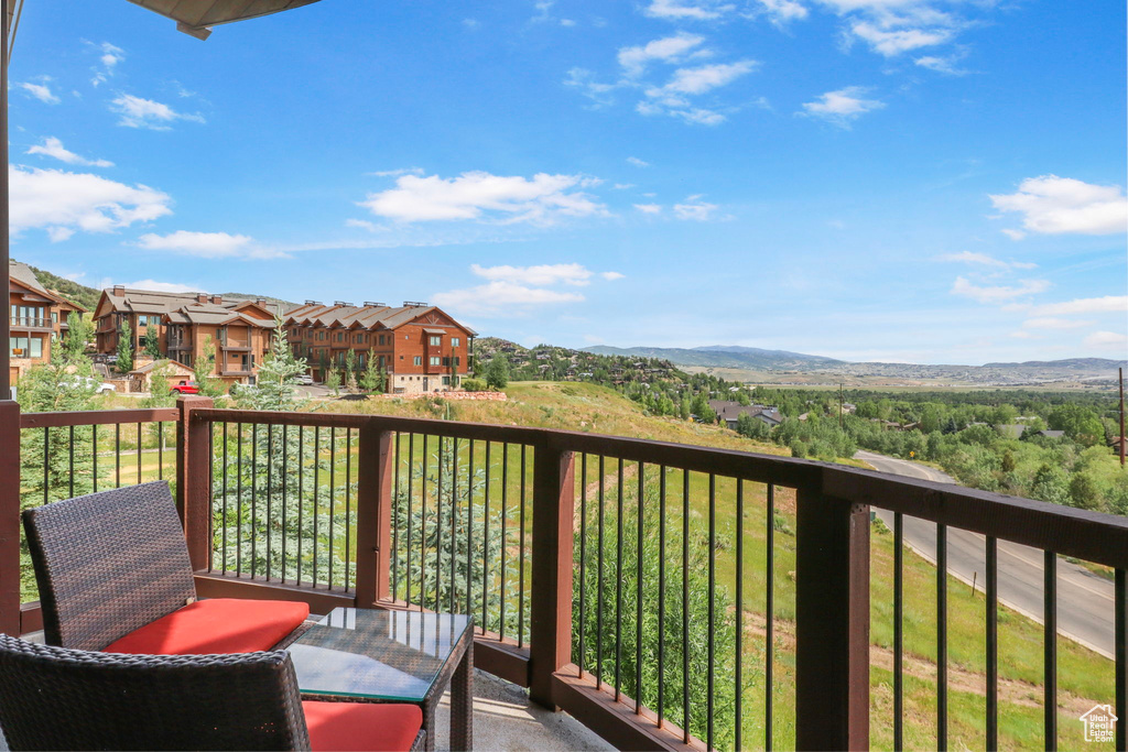 Balcony featuring a mountain view