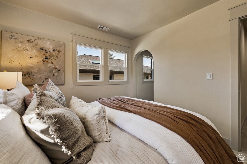 Bedroom with arched walkways