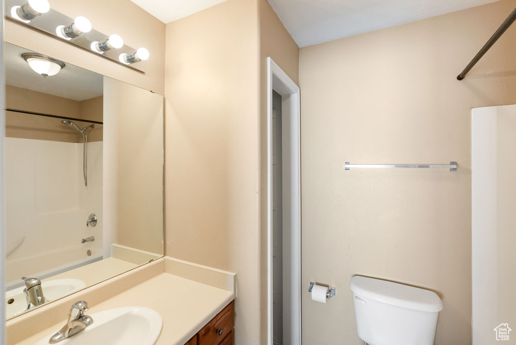 Bathroom with vanity and shower / tub combination