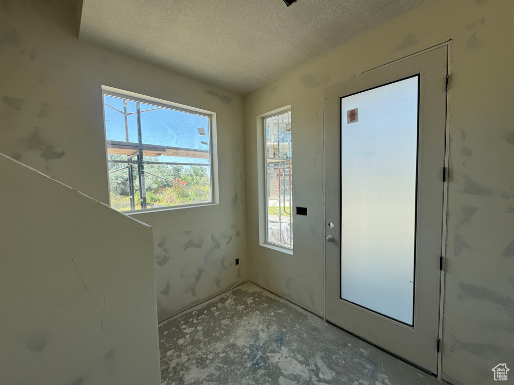 Entryway featuring a textured ceiling