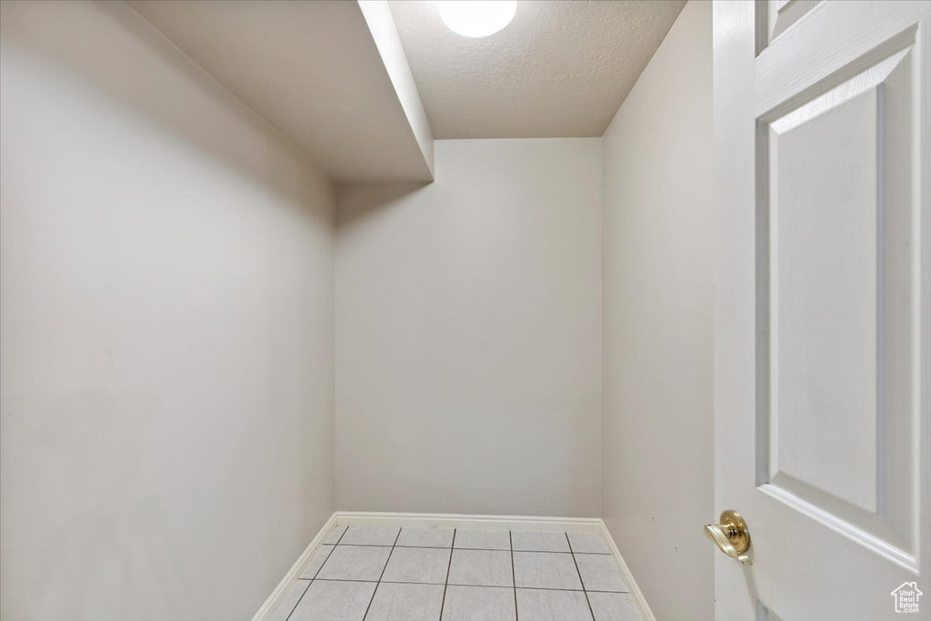 Walk in closet featuring tile patterned floors