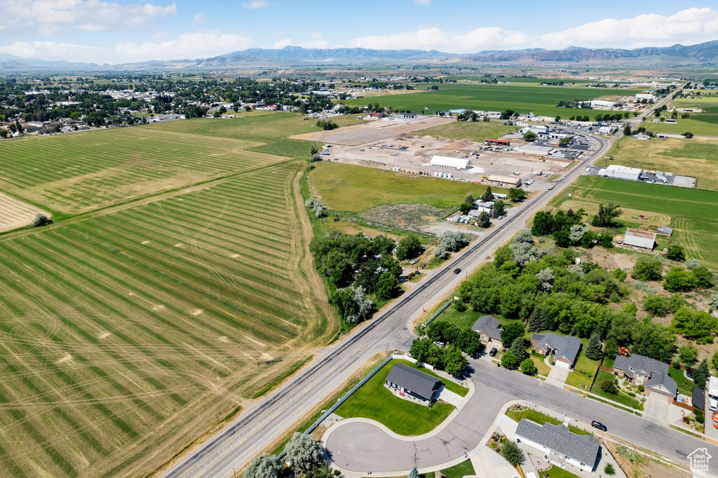 Aerial view of property\\\'s location featuring a mountain backdrop