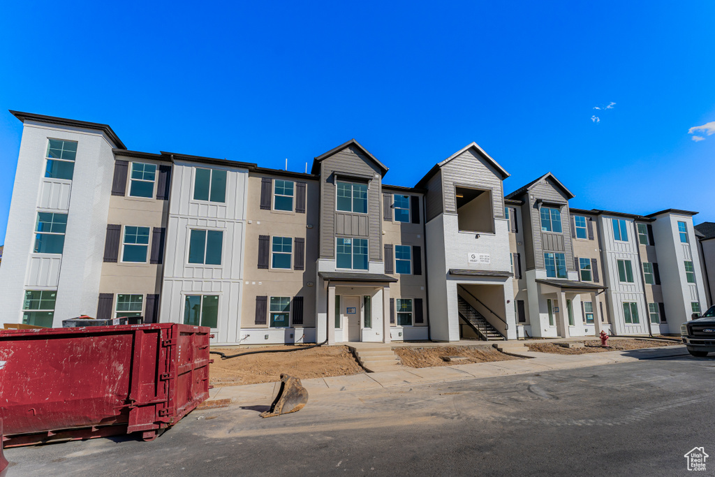 Photo 1 for MLS #2095191 at 4687 S Alder Dr #G304