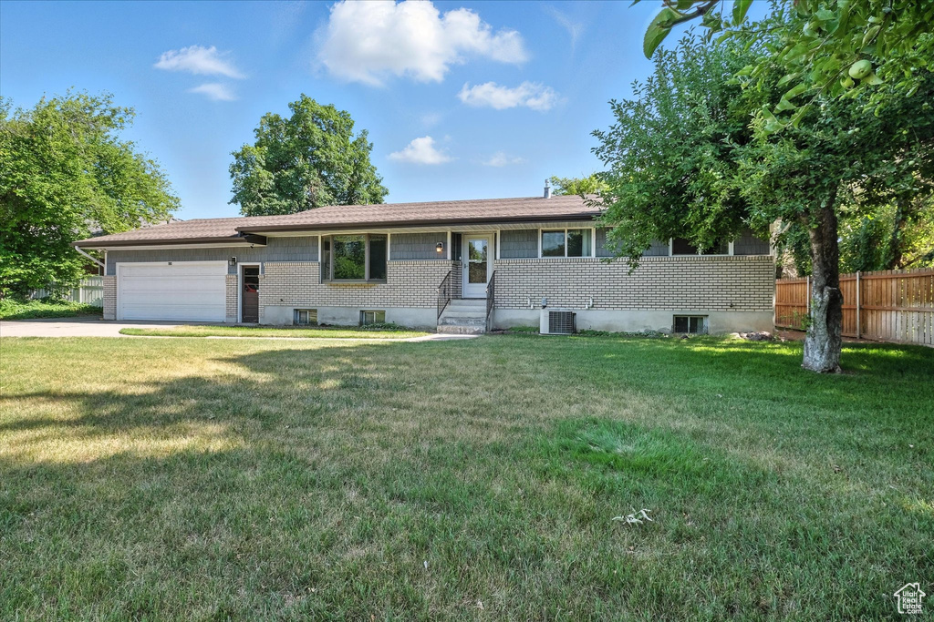 View of front of house with an attached garage and driveway