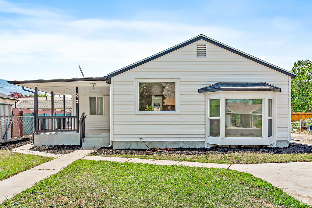 View of front of home featuring a porch