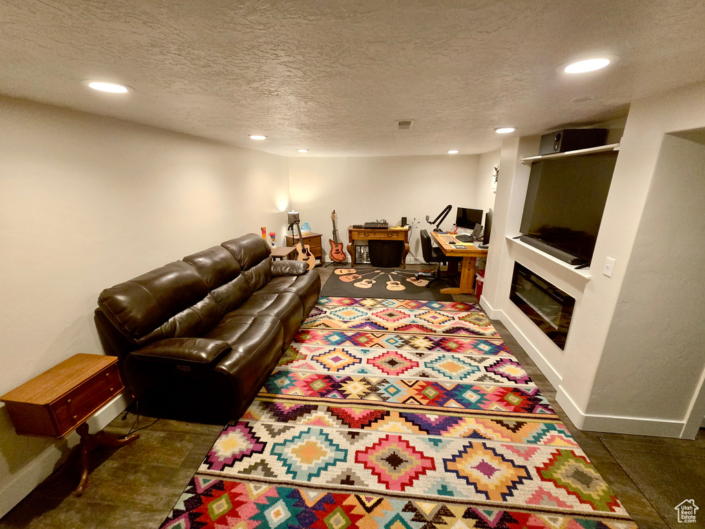 Living area with a textured ceiling and recessed lighting