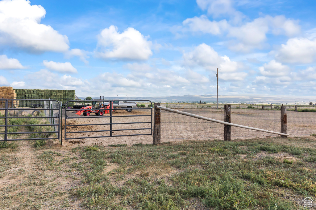 View of yard with a view of countryside