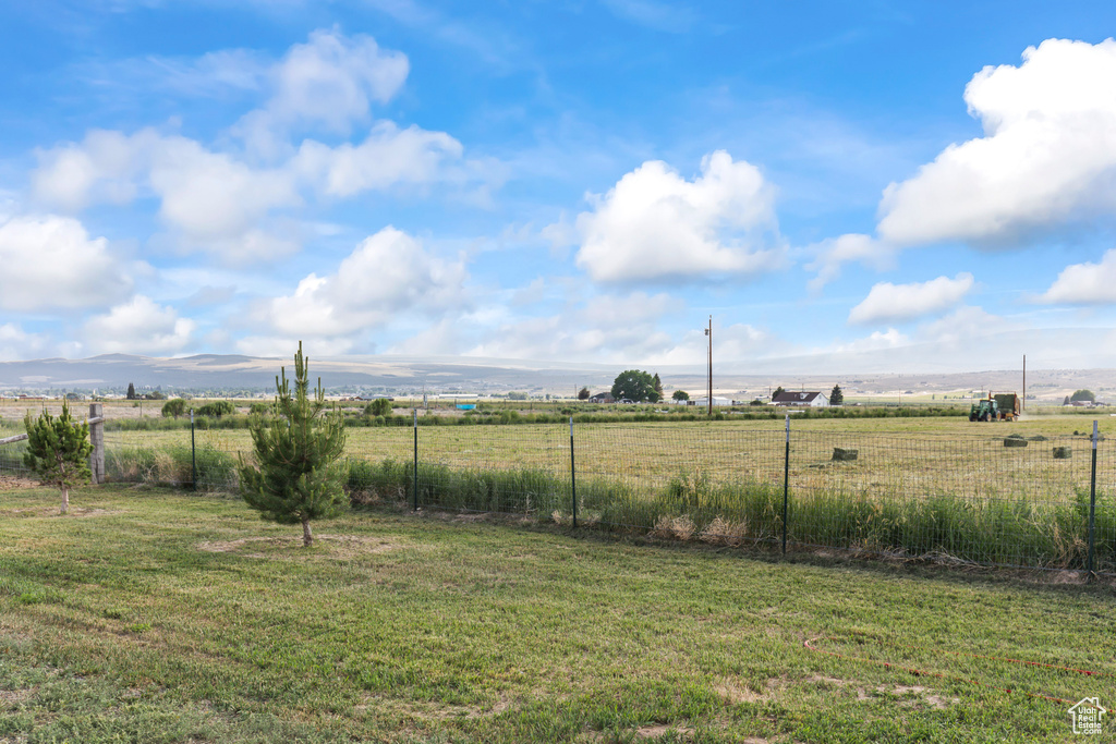 View of yard with a rural view
