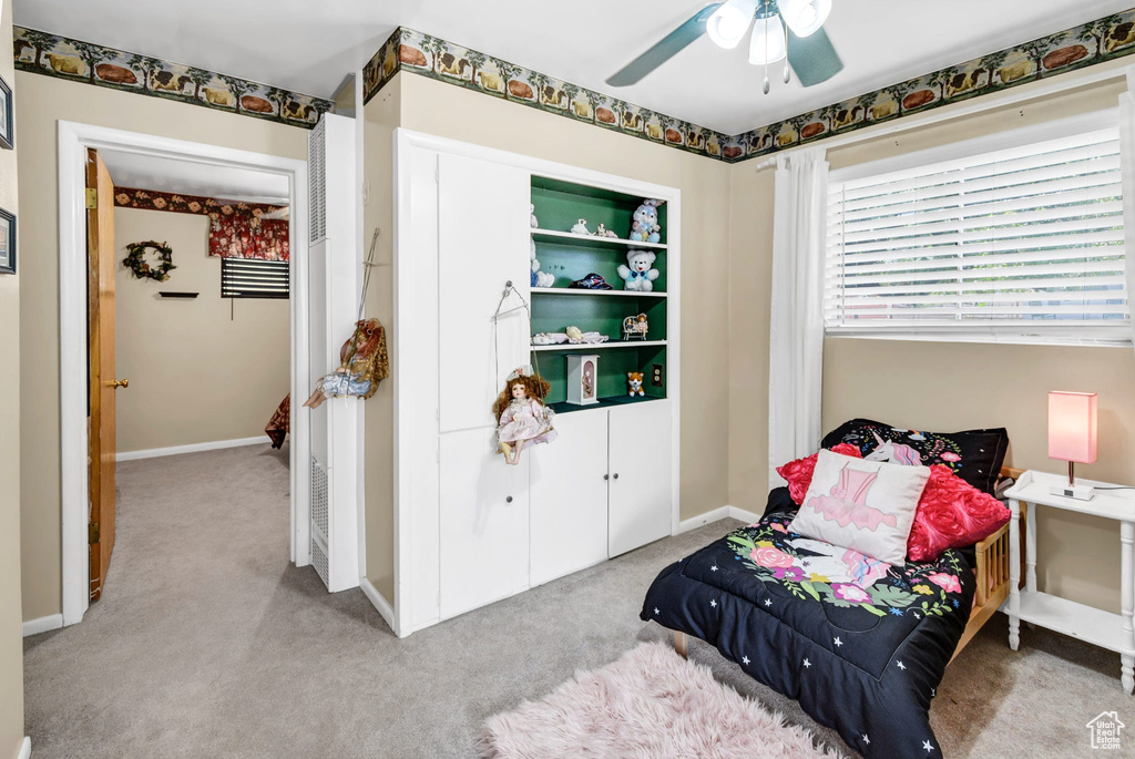 Sitting room with carpet flooring and a ceiling fan