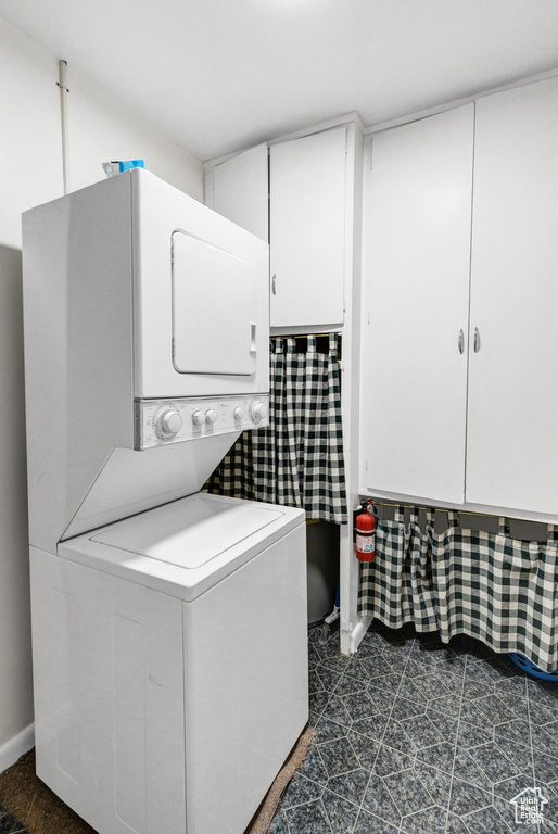 Washroom with stacked washer and clothes dryer