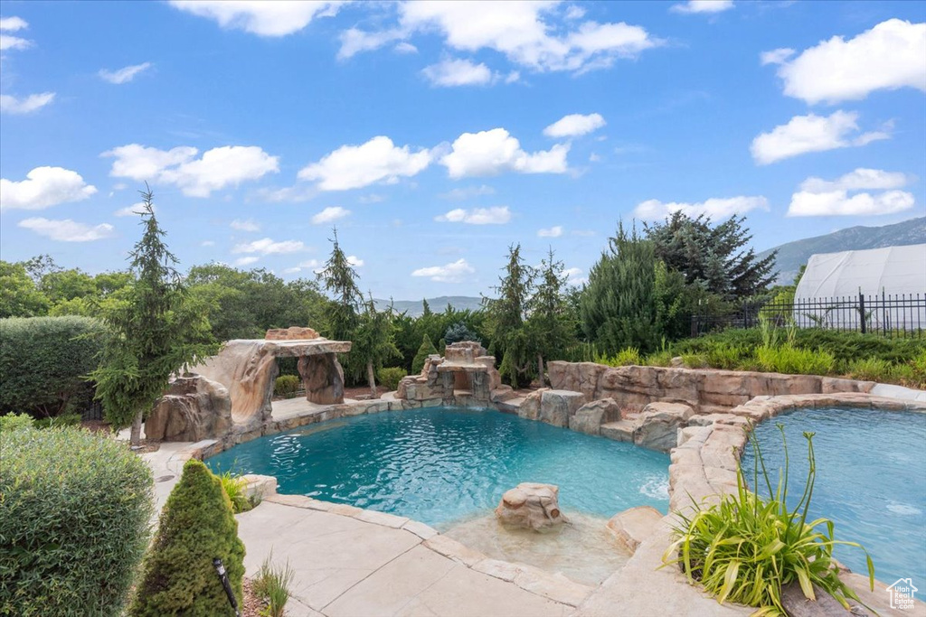 View of swimming pool featuring a mountain view