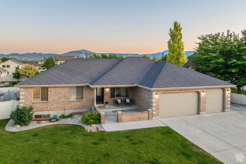 5689 W SANDY STONE CIR South Jordan, UT 84009