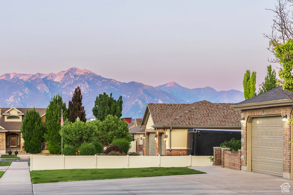 5689 W SANDY STONE CIR South Jordan, UT 84009