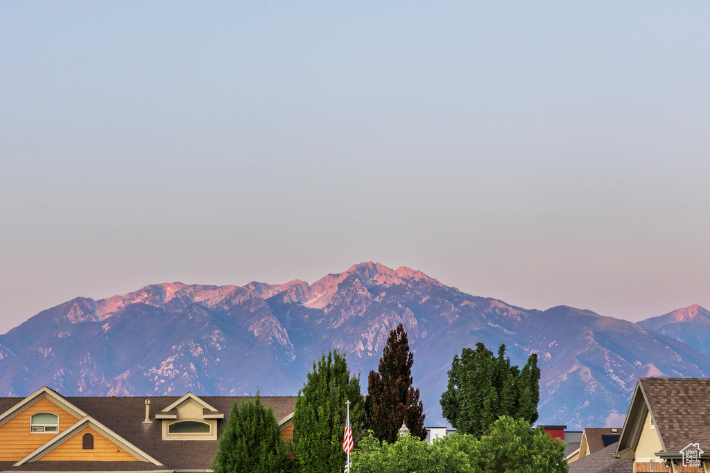 5689 W SANDY STONE CIR South Jordan, UT 84009