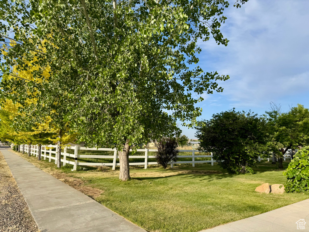 View of home\\\\\\\'s community