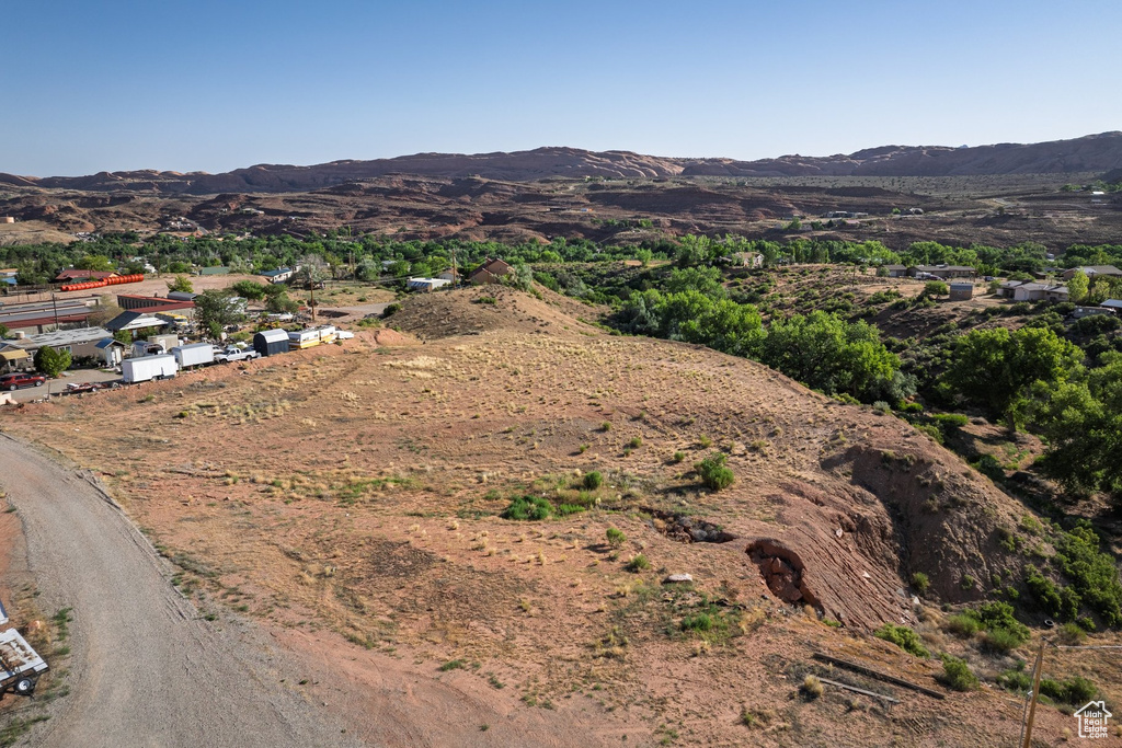 Aerial overview of property's location featuring a mountain backdrop