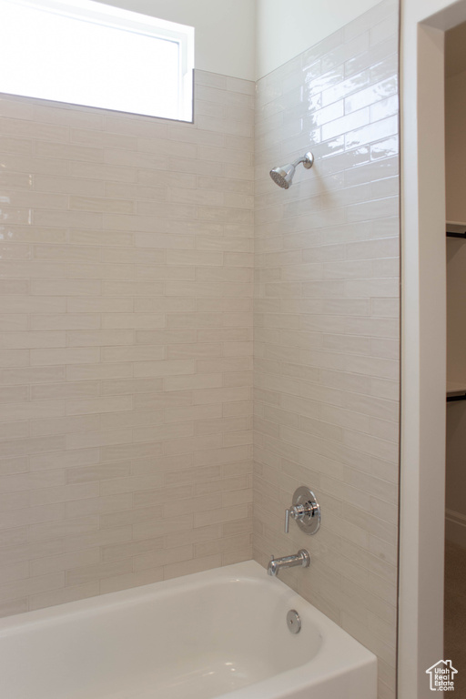 Full bath with shower / tub combination
