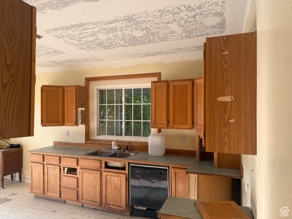 Photo 9 for MLS #2095311 at 111 E Center