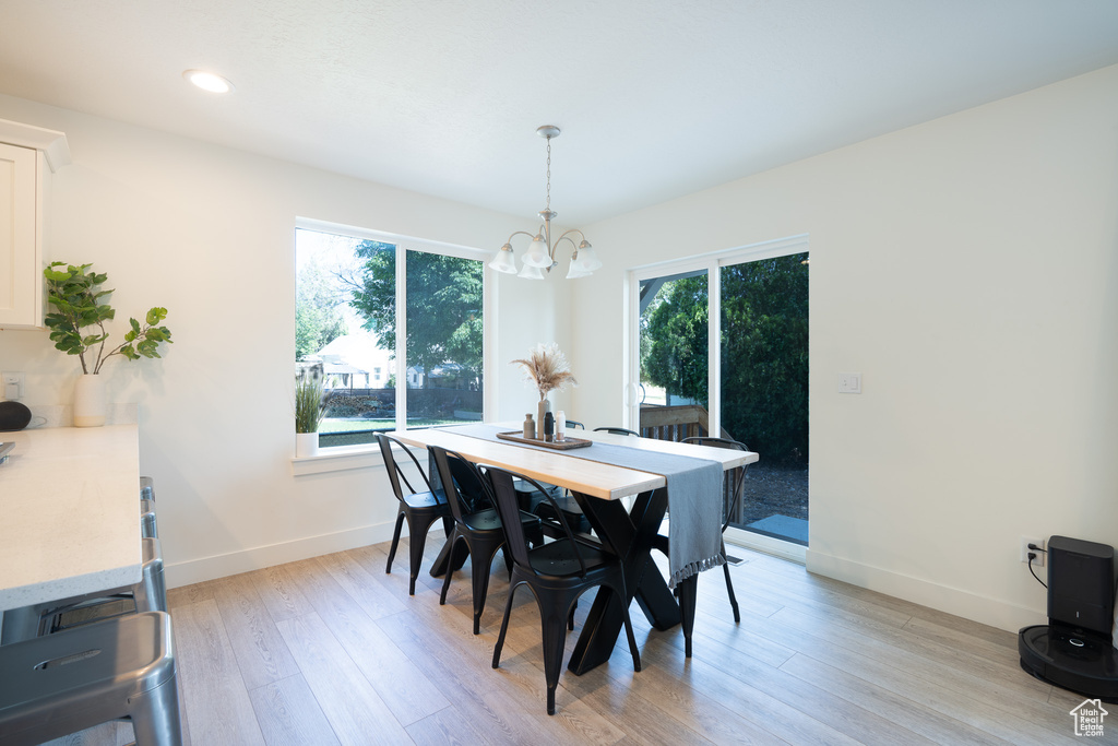 Dining area featuring a chandelier, light wood-type flooring, and recessed lighting