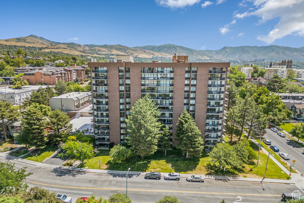 View of apartment building / complex featuring a mountain view