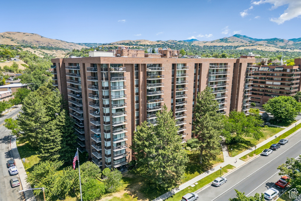 View of apartment building / complex featuring a mountain view
