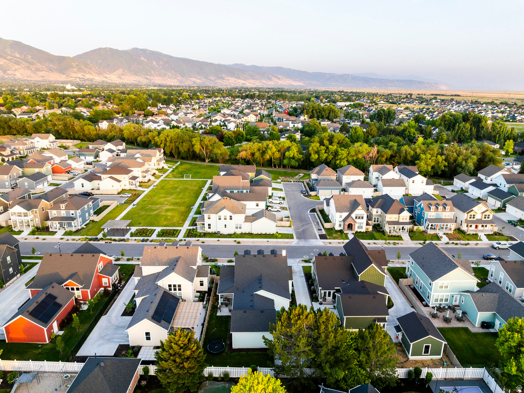 1042 W SHORELINE DR Layton, UT 84041