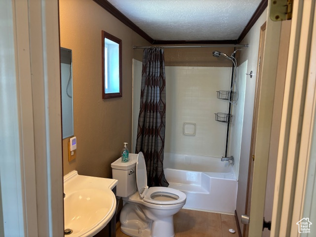 Full bath featuring shower / bathtub combination with curtain, a textured ceiling, and crown molding