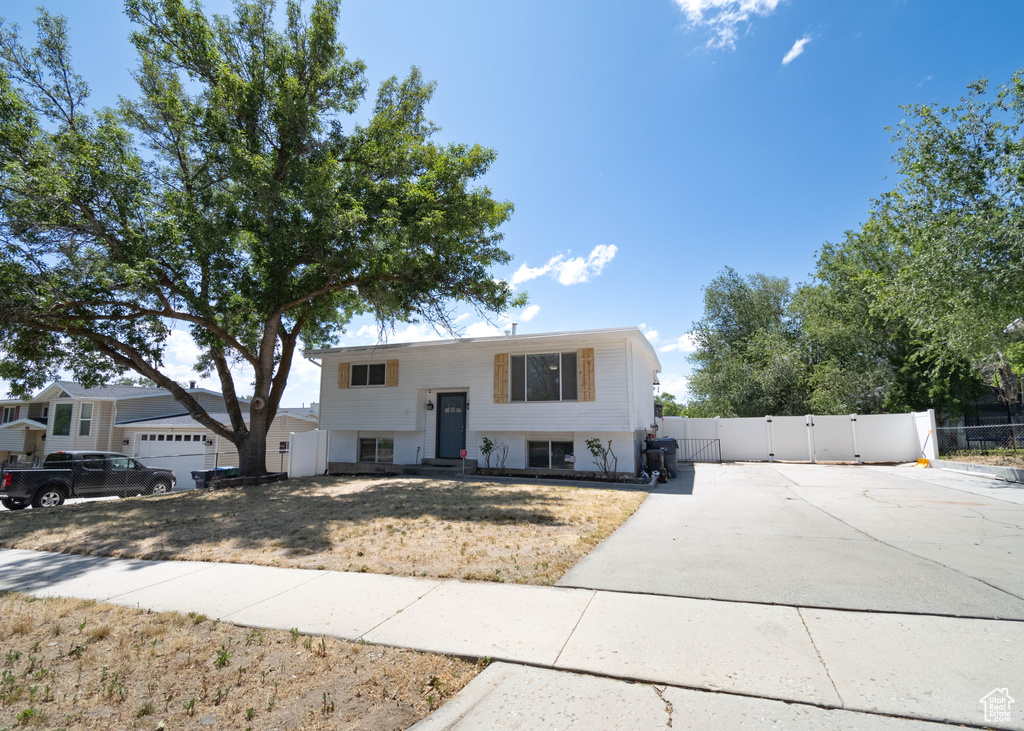 9446 S BARIUM ST Sandy, UT 84094