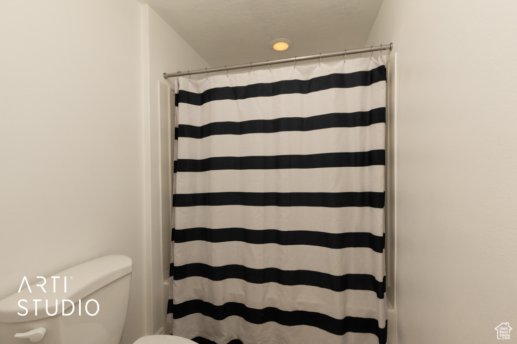 Bathroom with a shower with curtain