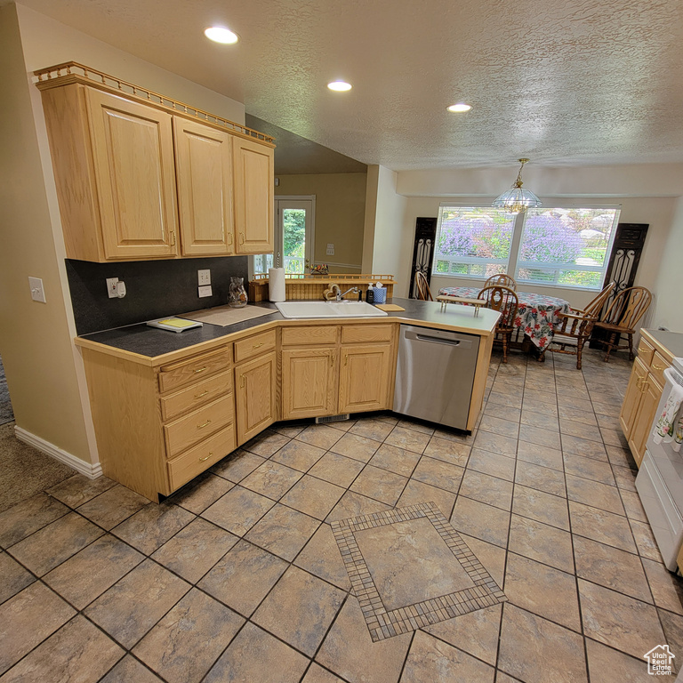 5272 S 1035 E South Ogden, UT 84403