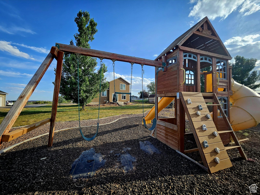 View of play area with a yard